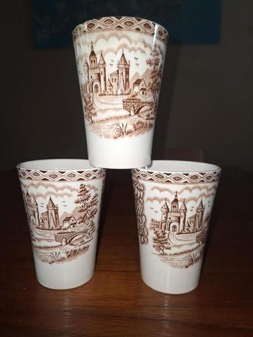 Vintage Petrus Regout British Castles Melkbekers (3) beschikbaar voor biedingen