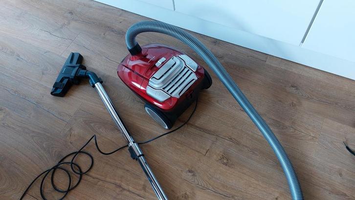Inventum stofzuiger ST306RZA/02 - 700 watt, Witgoed en Apparatuur, Stofzuigers, Gebruikt, Stofzuiger, Minder dan 1200 watt, Ophalen