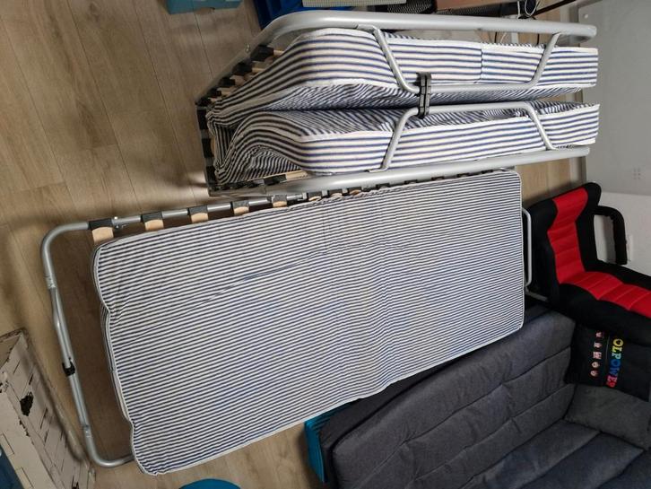 Logeerbed / Inklapbedden 2x, Huis en Inrichting, Slaapkamer | Bedden, Zo goed als nieuw, Eenpersoons, Overige maten, Hout, Ophalen