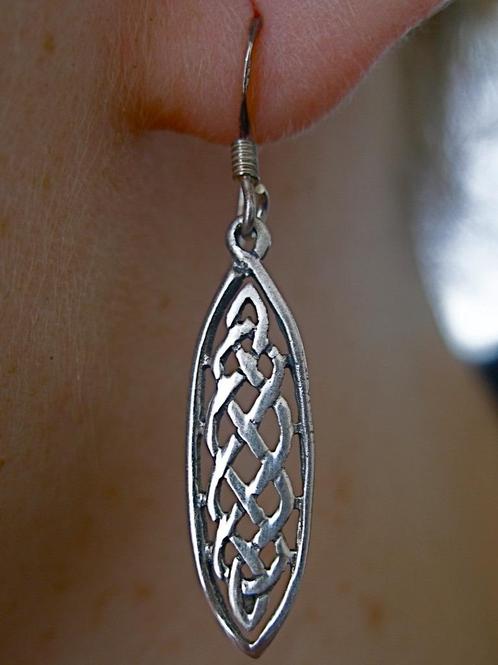 Zilveren 925 zilver oorhangers van een keltisch vlechtwerk, Sieraden, Tassen en Uiterlijk, Oorbellen, Nieuw, Hangers, Zilver, Zilver