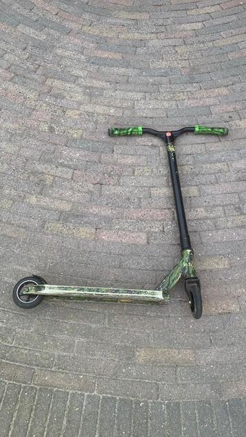 Stuntstep Slamm legerkleur  beschikbaar voor biedingen