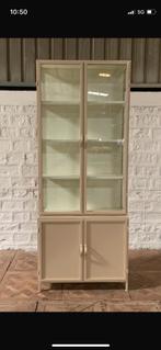 Buffetkast metaal zandkleur 95cm breed metaal VOORRAAD actie, 1 of 2 laden, VITRINEKAST ZANDKLEUR  bijzonder goed 95 breed metaal actie