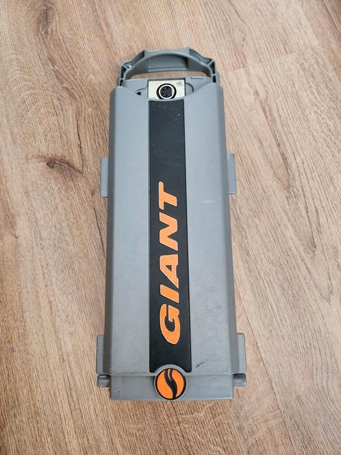 Giant fietsaccu 26v 4 pin, Fietsen en Brommers, Fietsaccessoires | Fietsaccu's, Zo goed als nieuw, Ophalen of Verzenden