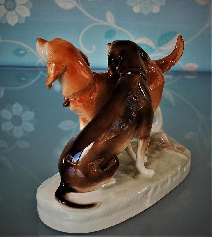 Honden Porselein Beeld " De Beste Vrienden " Merk Royal Dux, Antiek en Kunst, Curiosa en Brocante, Verzenden