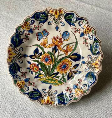 Wandbord Tichelaar Makkum – bloem en vlinder decor beschikbaar voor biedingen