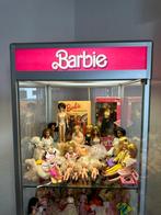 Zeldzame barbie winkel vitrinekast met verzameling barbies, Ophalen of Verzenden, Gebruikt