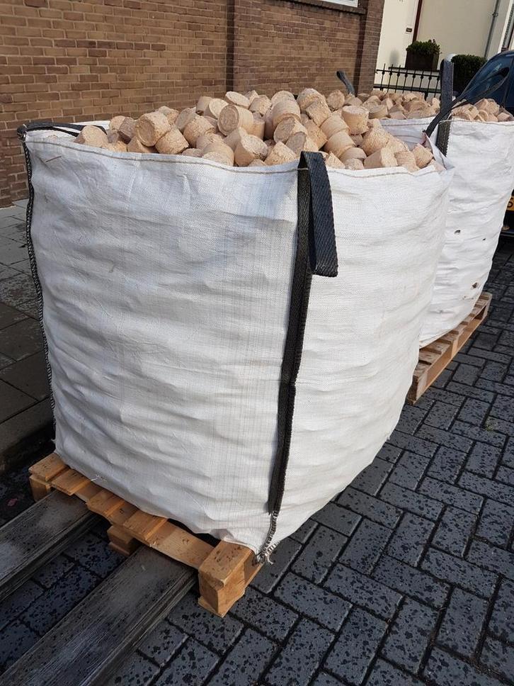 Briketten van Beukenhout, Hobby en Vrije tijd, Overige Hobby en Vrije tijd, Zo goed als nieuw, Ophalen