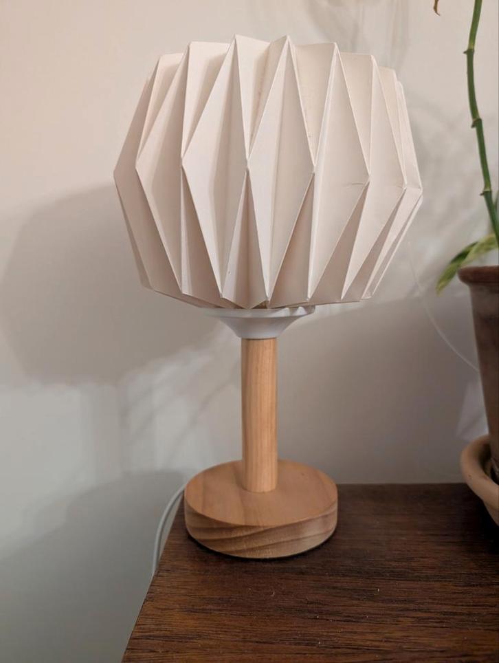 Lamp with paper shade, Huis en Inrichting, Lampen | Tafellampen, Gebruikt, Minder dan 50 cm, Hout, Overige materialen, Ophalen