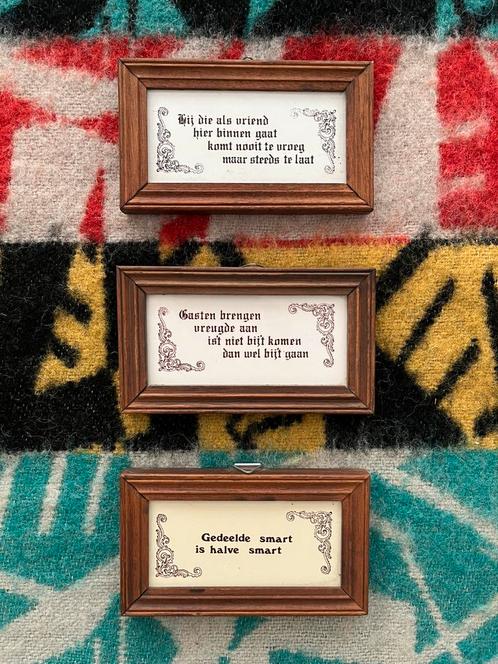 Vintage set van 3 porseleinen wandtegels in houten lijst, Antiek en Kunst, Antiek | Wandborden en Tegels, Ophalen of Verzenden