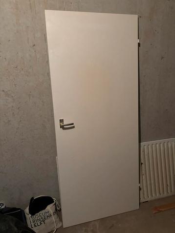 Witte binnendeur 80 x 200 cm in goede staat beschikbaar voor biedingen