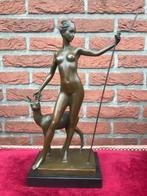 bronzen topbeeld: Diana met staf en hinde, Antiek en Kunst, Ophalen of Verzenden