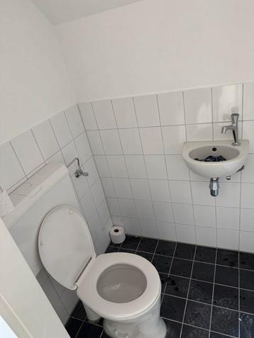 Moet weg !!! Nieuw Toilet en Wastafel Set beschikbaar voor biedingen