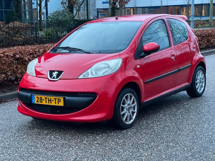 Peugeot 107 1.0 12V 5DR 2006 Rood NW Apk Airco Nap Sport, Auto's, Peugeot, Bedrijf, Benzine, A, Hatchback, Handgeschakeld, Origineel Nederlands