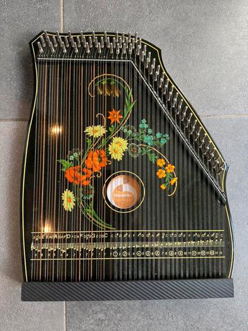 Een akkordzither/ accoordencider beschikbaar voor biedingen