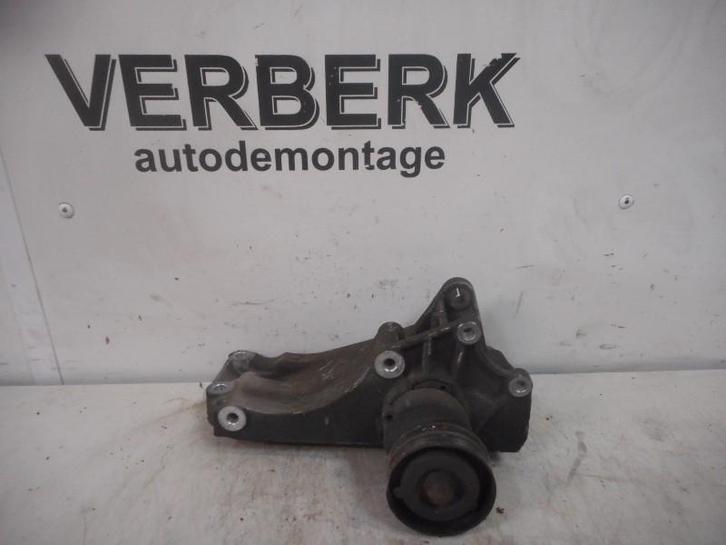 Dynamo Steun Volkswagen Golf III (1H1) 1996 030145169H, Auto-onderdelen, Motor en Toebehoren, Volkswagen, Gebruikt
