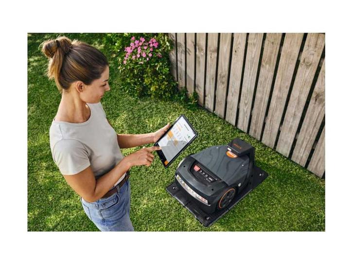 Stihl Inow 7 evo Robot Grasmaaier, Zakelijke goederen, Machines en Bouw | Tuin, Park en Bosbouw, Maaier