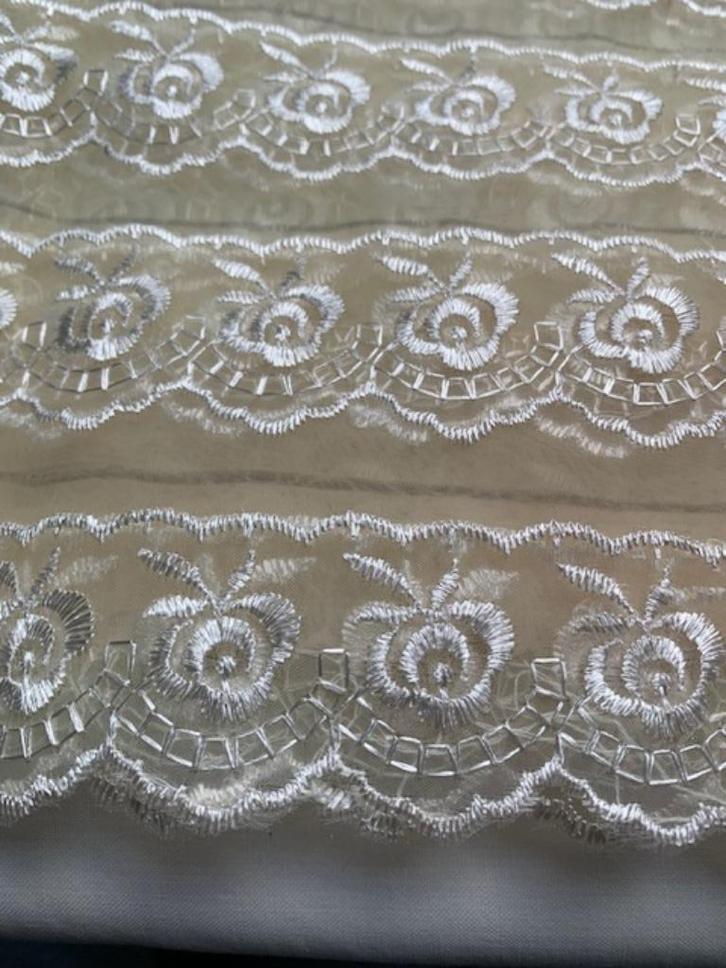 Mooie geborduurde stoffen, Hobby en Vrije tijd, Stoffen en Lappen, Nieuw, Overige materialen, 120 cm of meer, 200 cm of meer, Ophalen of Verzenden