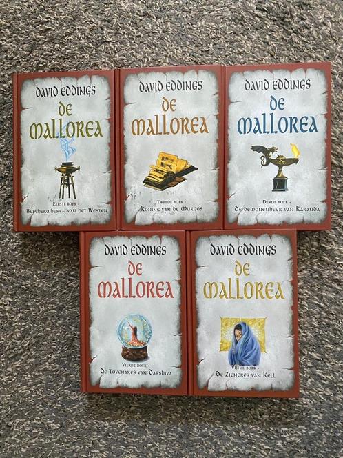 DAVID EDDINGS DE KRONIEKEN VAN MALLOREA DE COMPLETE SET IN G, Boeken, Fantasy, Ophalen of Verzenden