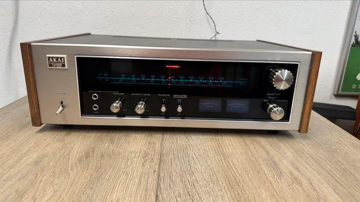 Akai AT-580 AM/FM Stereo Tuner, Audio, Tv en Foto, Tuners, Gebruikt, Analoog, Ophalen of Verzenden
