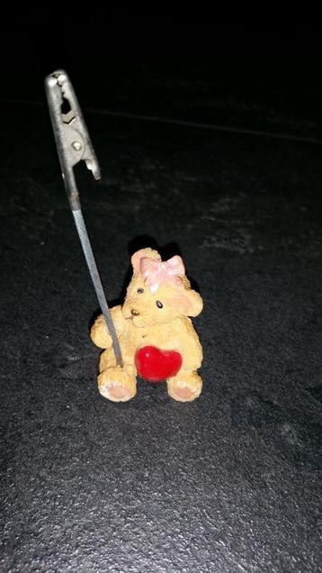 Fotoknijper beer met hart beschikbaar voor biedingen