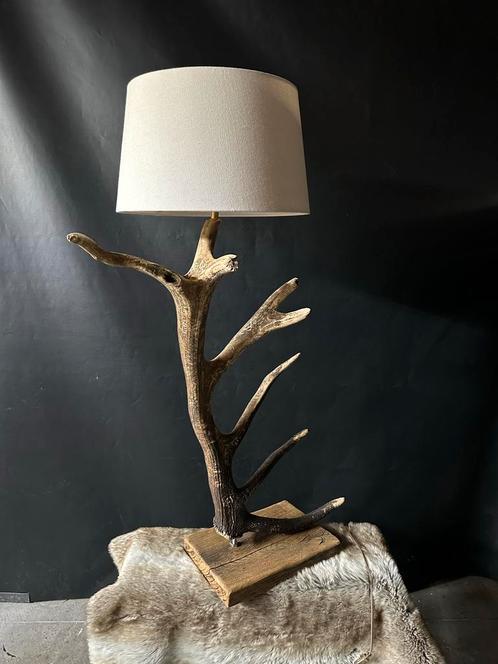 Geweilamp.schemerlamp.geweien.edelhert.damhert.tafellamp., Huis en Inrichting, Lampen | Tafellampen, Nieuw, 75 cm of meer, Ophalen