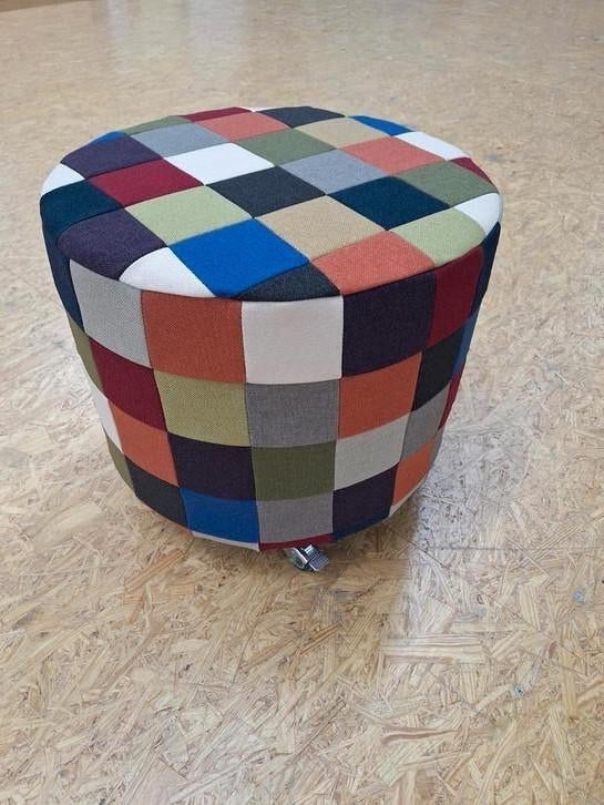 Poef/kruk op wielen kleurig,stof,patchwork, Ophalen of Verzenden, Nieuw, Hout