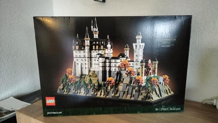 LEGO ARCHITECTURE 21063 NEUSCHWANSTEIN KASTEEL, Kinderen en Baby's, Speelgoed | Duplo en Lego, Nieuw, Ophalen of Verzenden