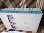 Victoria Aveyard red queen glass sword hardcover poster, Ophalen of Verzenden, Zo goed als nieuw
