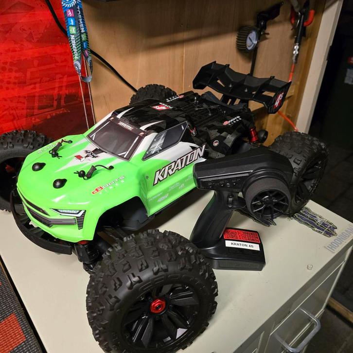 In nieuwstaat! Arrma Kraton 4s V2 (2024), Hobby en Vrije tijd, Modelbouw | Radiografisch | Auto's, Zo goed als nieuw, Auto offroad