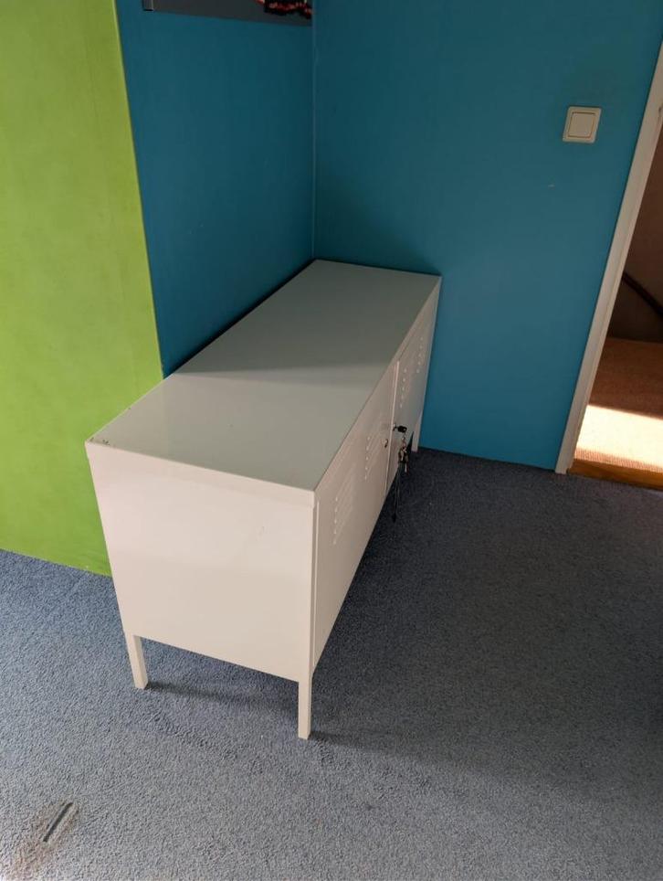 IKEA PS kast – wit, strak en industrieel design, Huis en Inrichting, Kasten | Dressoirs, Zo goed als nieuw, 100 tot 150 cm, 25 tot 50 cm