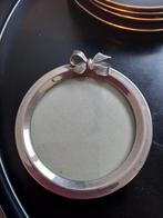 Mooi verzilv strik fotolijstje  12cm rond brocante, Ophalen of Verzenden