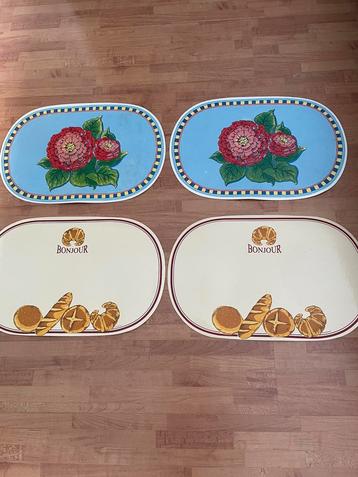 4 x Vintage PLACEMATS beschikbaar voor biedingen