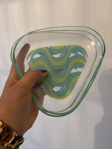 Vintage 90’s IKEA retro driehoek schaaltjes golvend design beschikbaar voor biedingen