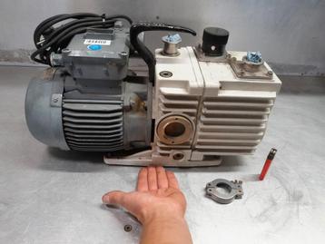 Leybold trivac d8a vacuumpomp vakuumpumpe vacuum pumpe pomp beschikbaar voor biedingen
