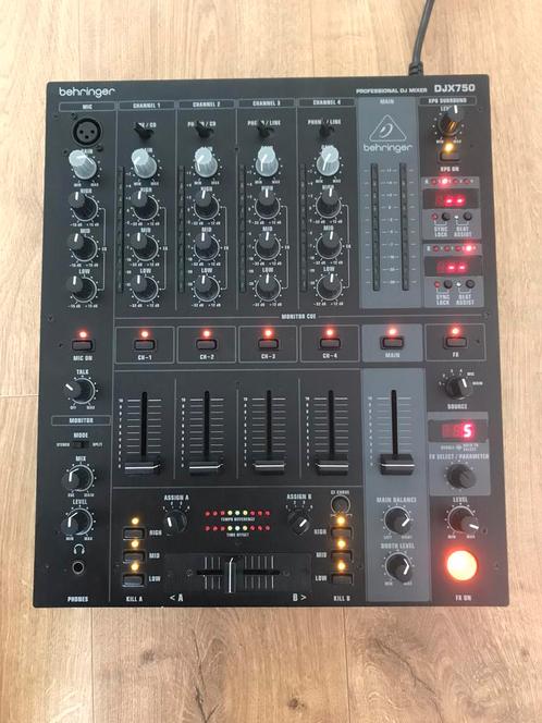 Behringer DJX750 Mixer, Muziek en Instrumenten, Mengpanelen, Gebruikt, 5 tot 10 kanalen, Microfooningang, Ophalen of Verzenden