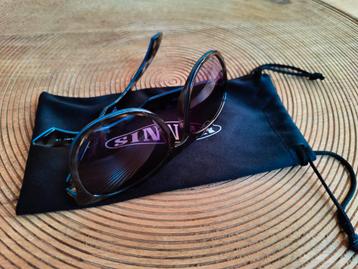 Sinner zonnebril met hoesje. Serie van Jalou Langeree beschikbaar voor biedingen