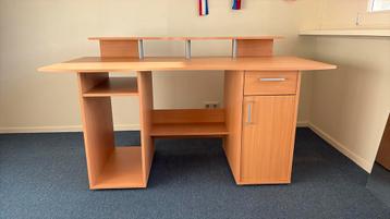 Bureau beschikbaar voor biedingen