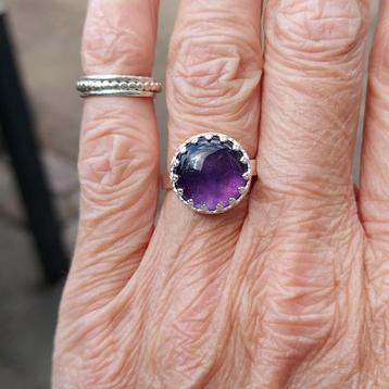 Mooie nieuwe zilveren ring met diep paarse Amethyst mt 17 beschikbaar voor biedingen