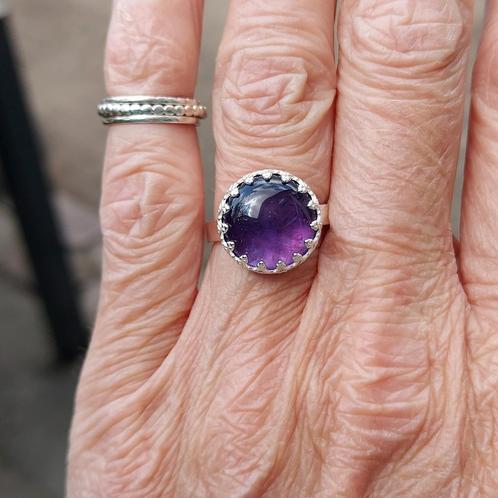Mooie nieuwe zilveren ring met diep paarse Amethyst mt 17, Sieraden, Tassen en Uiterlijk, Ringen, Nieuw, Dame, 17 tot 18, Paars