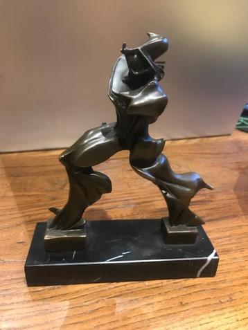 bronzen beeldje, "unieke vormen van continuïteit" beschikbaar voor biedingen