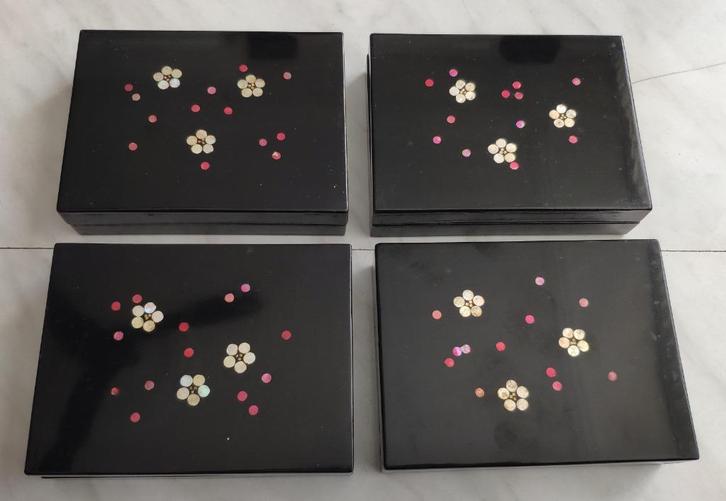 4 antieke Aziatische lacquer lakdoosjes parelmoer met fiches, Antiek en Kunst, Antiek | Overige Antiek, Ophalen