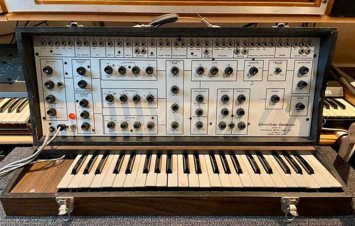 Diverse vintage synths, Muziek en Instrumenten, Synthesizers, Zo goed als nieuw, Overige aantallen, Roland, Ophalen