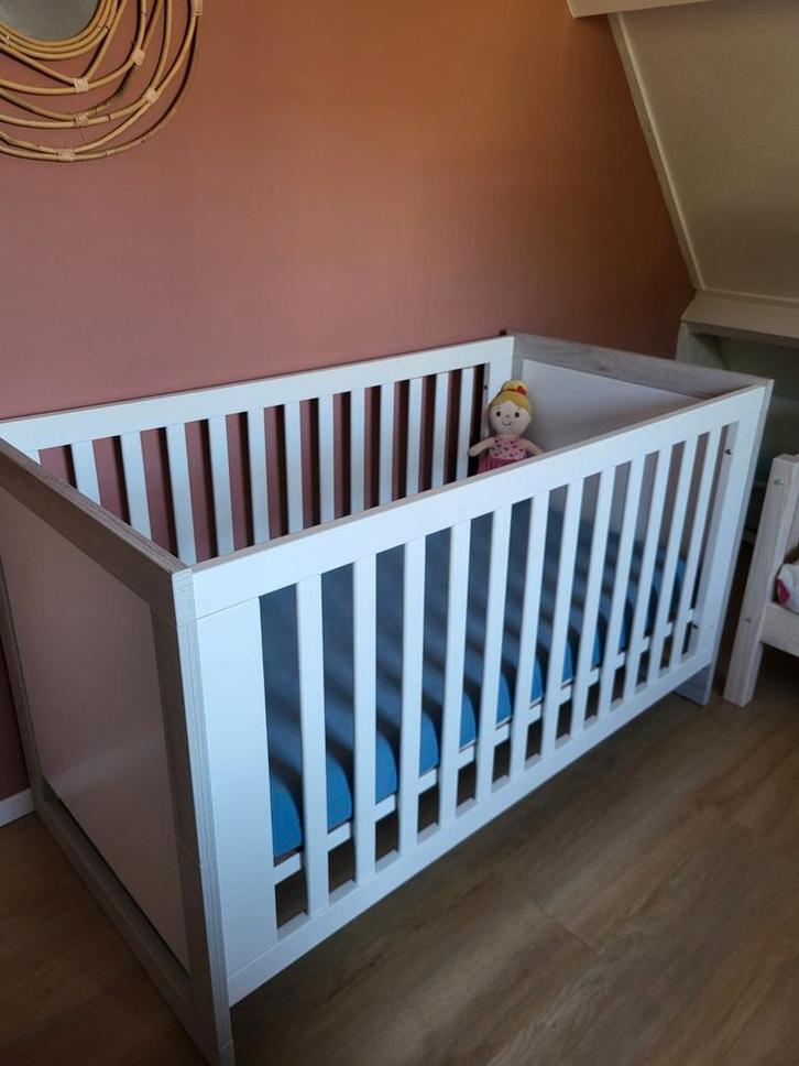 Zeer net ledikant en commode van TWF, Kinderen en Baby's, Kinderkamer | Complete kinderkamers, Zo goed als nieuw, Jongetje of Meisje