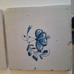 2 Antieke tegels blauw/creme, Antiek en Kunst, Antiek | Wandborden en Tegels, Ophalen of Verzenden