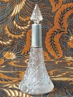 Mooie antieke parfumfles uit Engeland van kristal en zilver.