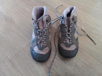 Maat 33 bergschoenen quechua beschikbaar voor biedingen