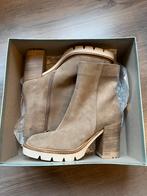 Manfield Suède Enkellaars Taupe, Beige, Lage of Enkellaarzen, Ophalen of Verzenden, Zo goed als nieuw