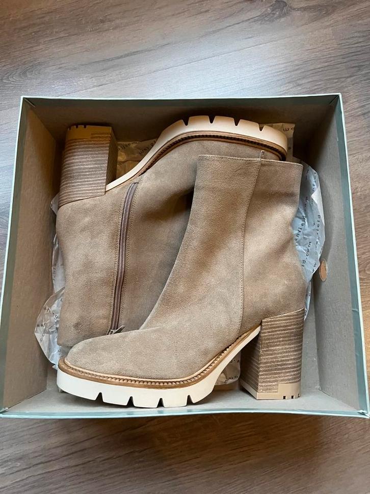 Manfield Suède Enkellaars Taupe, Kleding | Dames, Schoenen, Zo goed als nieuw, Lage of Enkellaarzen, Beige, Ophalen of Verzenden