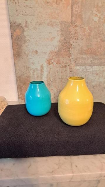 Setje leuke vintage vaasjes blauw geel metaal.  beschikbaar voor biedingen
