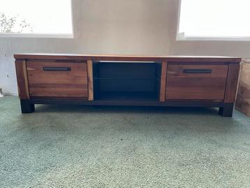 Henders en Hazel tv meubel beschikbaar voor biedingen